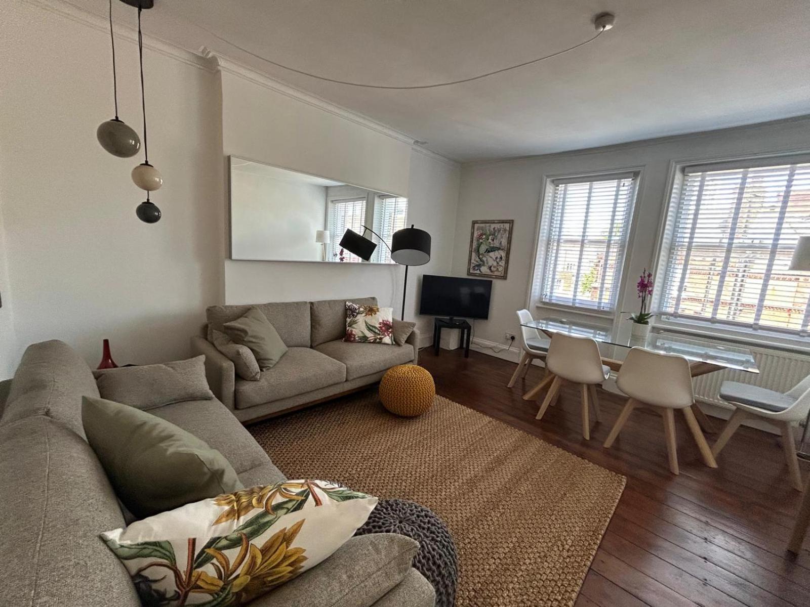 West Kensington 2bed Flat London